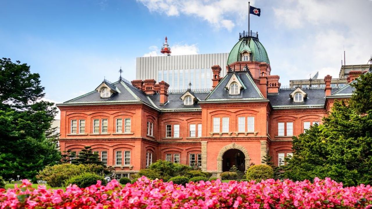 Cherry Blossom Viewing Tour in Japan: Hokkaido - Sapporo - Furano - Otaru - Toya