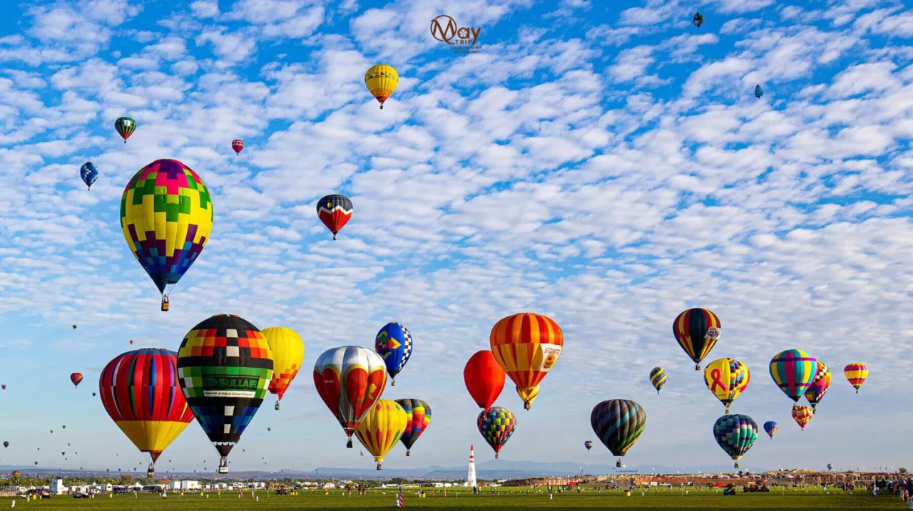 Hokkaido Tour: Furano – Noboribetsu – Otaru – Sapporo – Hot Air Balloon Experience