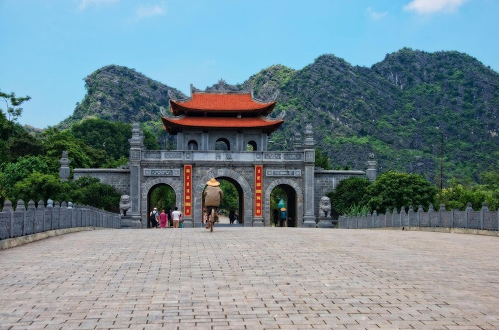 Ninh Binh 1 Day: Hoa Lu Ancient Capital – Trang An – Mua Cave - Image - 17600