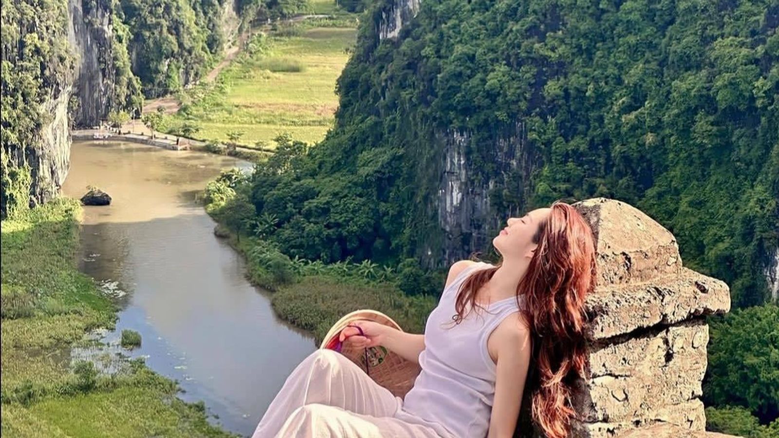 HANOI - NINH BINH 1 DAY TRIP BY LIMOUSINE