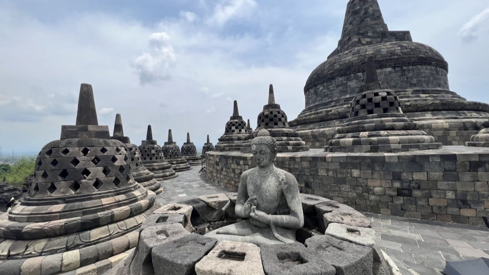 4D3N Explore Jogja: Merapi Lava Tour, Borobudur Temple and Sunset Hills - Image - 11127
