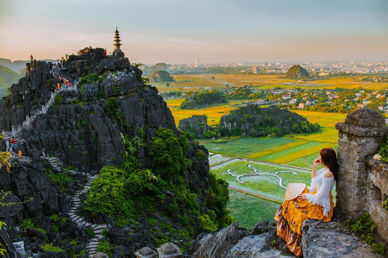 Ninh Binh 1 Day: Hoa Lu Ancient Capital – Trang An – Mua Cave