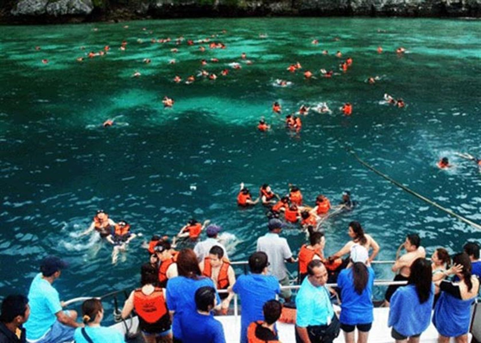 Phi Phi Island Tour By Big Boat Economy Seat Excl National Park - SIC Van Transfer with lunch - Image - 1980