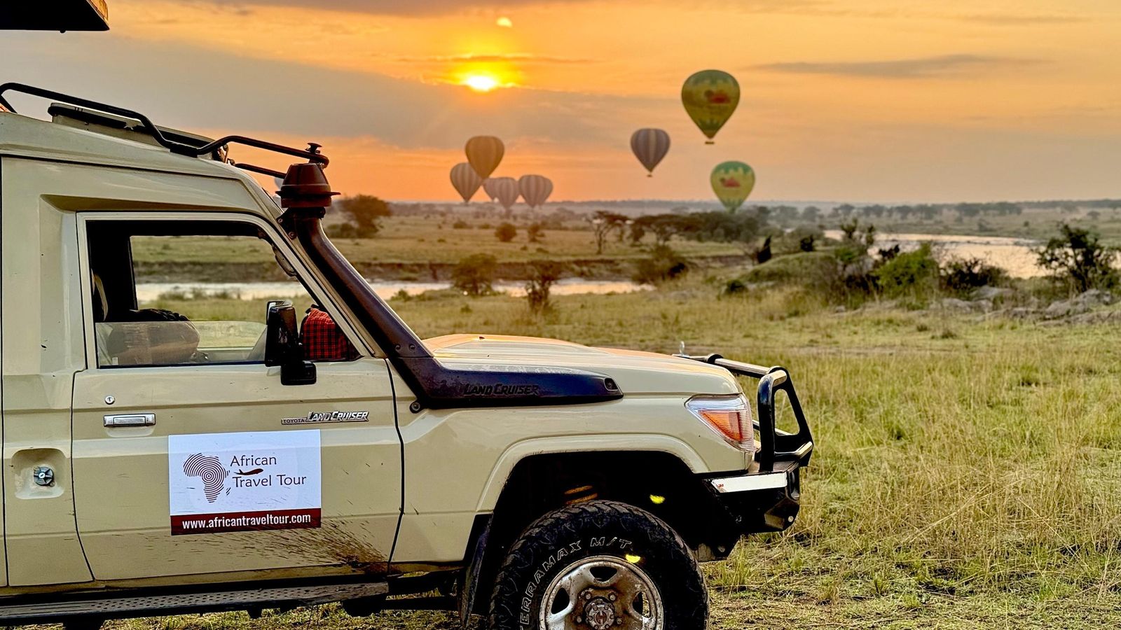 4 DAYS INTO THE WILD - SERENGETI AND NGORONGORO CRATER