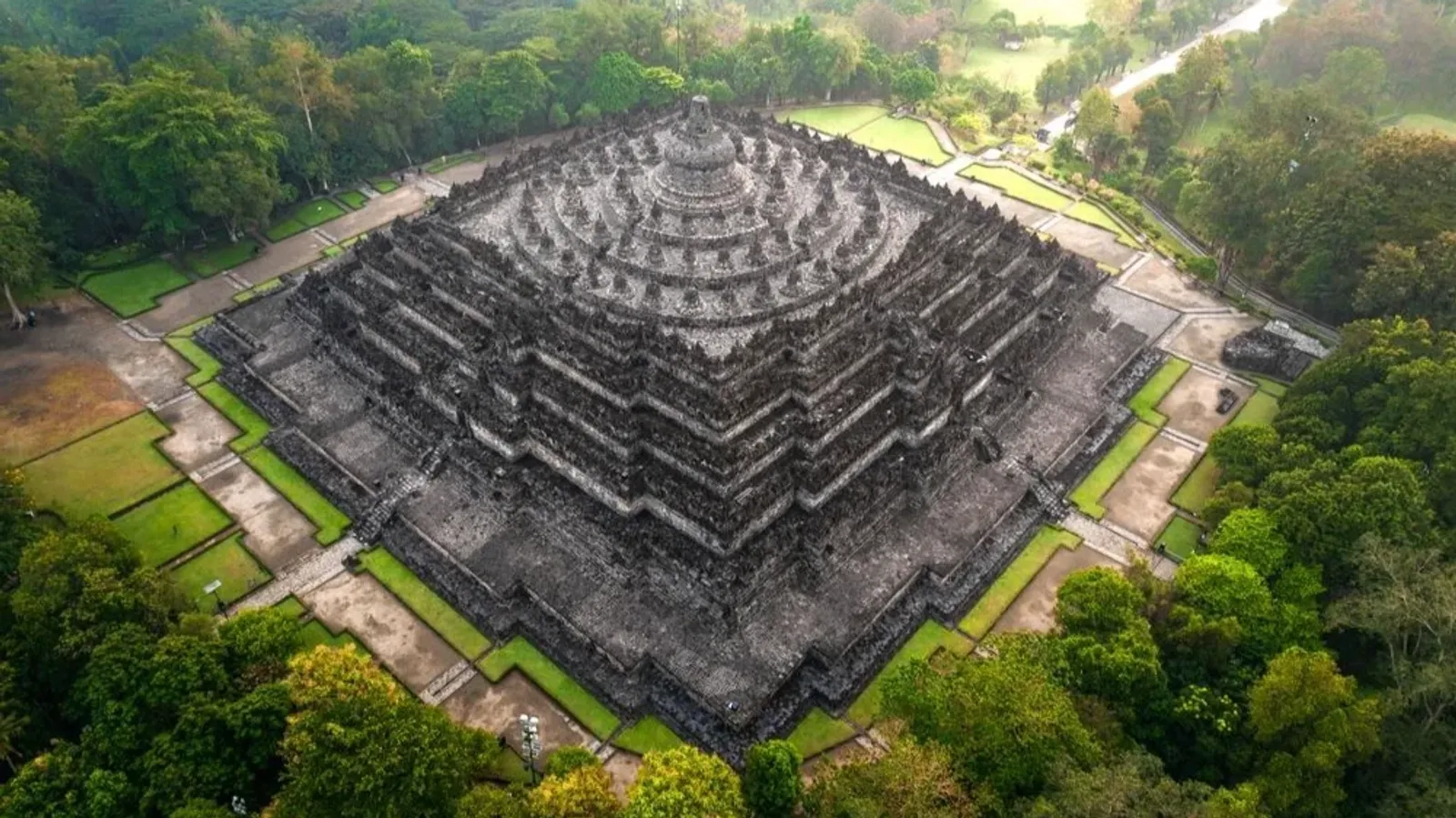 4D3N Explore Jogja: Merapi Lava Tour, Borobudur Temple and Sunset Hills