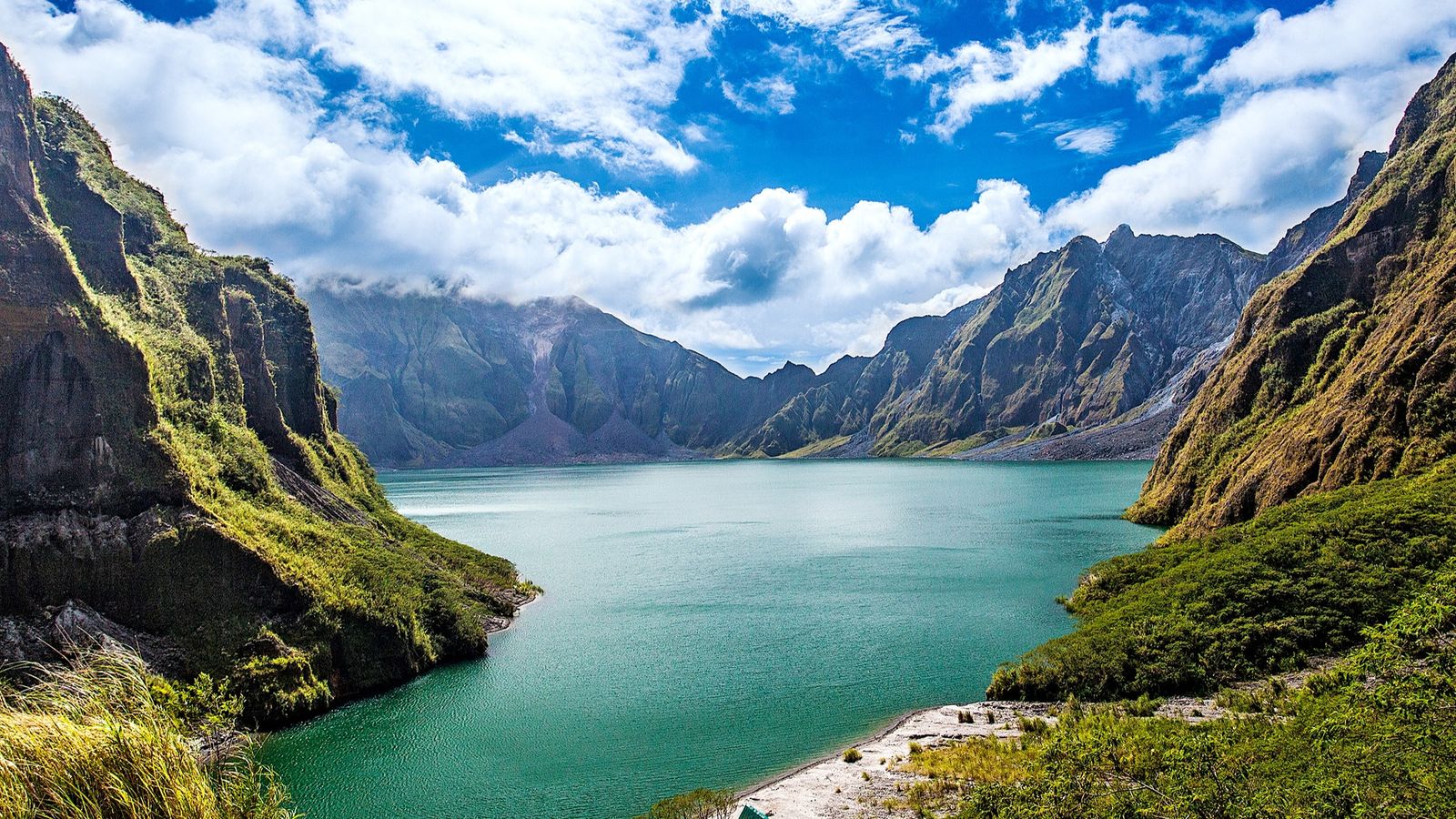 Philippines: Mt. Pinatubo Crater Lake – 4x4 Jeepney – Crow Valley (1 Day)