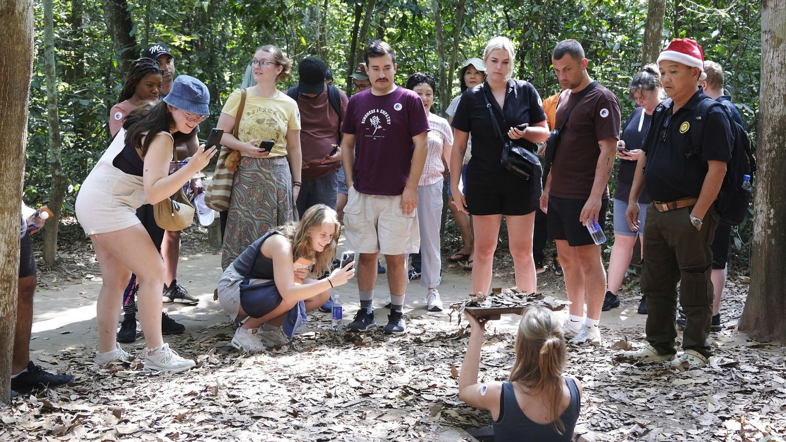 CU CHI TUNNELS AND SAIGON CITY TOUR 1 DAY LUXURY - Image - 9726