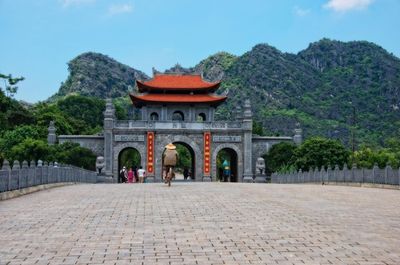 Ninh Binh 1 Day: Hoa Lu Ancient Capital – Trang An – Mua Cave - Image - 17600