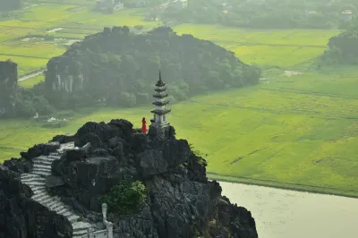 Ninh Binh 1 Day: Hoa Lu Ancient Capital – Trang An – Mua Cave - Image - 17598