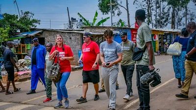 Nairobi:Giraffes Feeding Experience At Giraffes Centre And Kibera Slum Excursion. - Image - 8212