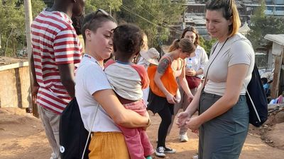 Nairobi:Giraffes Feeding Experience At Giraffes Centre And Kibera Slum Excursion. - Image - 8202