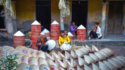 HALF DAY TOUR: HAT CONICAL VILLAGE & QUANG PHU CAU INCENSE VILLAGE (NO LUNCH) - Image - 25733