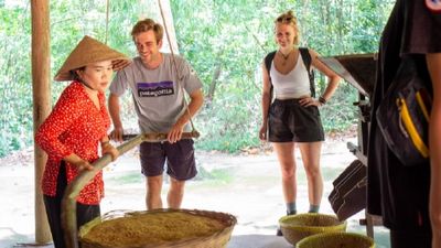 CU CHI CLASSIC TOUR: Ben Dinh Tunnels (Half Day) - Image - 19664