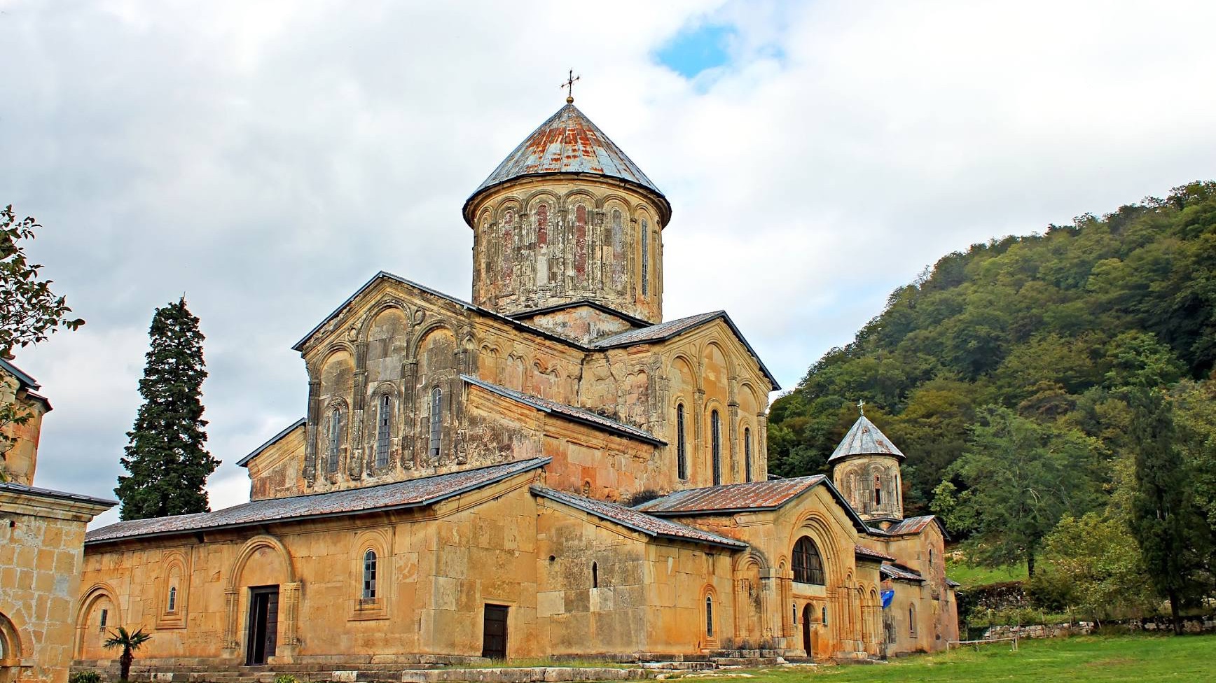 Tbilisi to Kazbegi &amp; Gudauri Day Tour – Gergeti Trinity Church, Ananuri &amp; Caucasus Mountains - Image - 14203