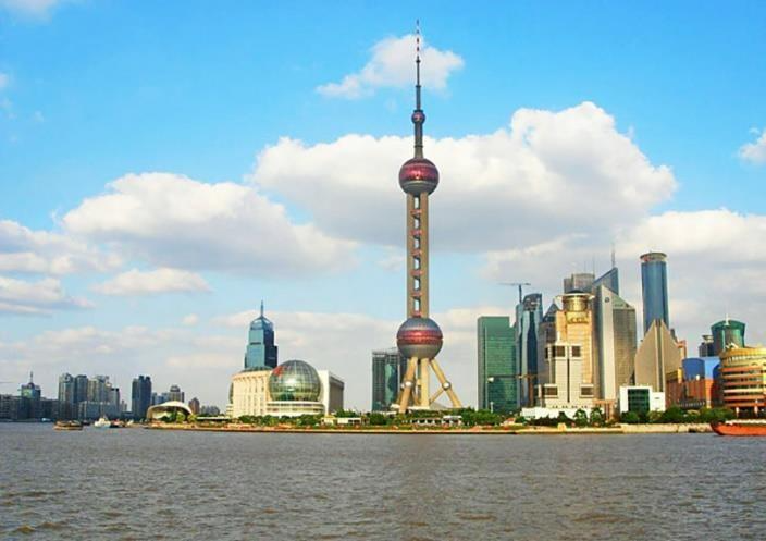 Oriental Pearl Tower skyline with a body of water

AI-generated content may be incorrect.