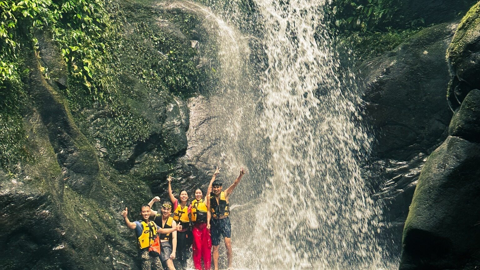 Canyoning Đu Dây Trượt Thác Công Chúa – Quân Chu 2N1Đ - Image - 13569