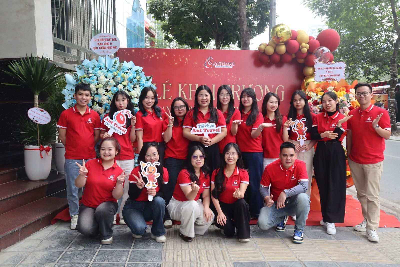 Về Ant Travel