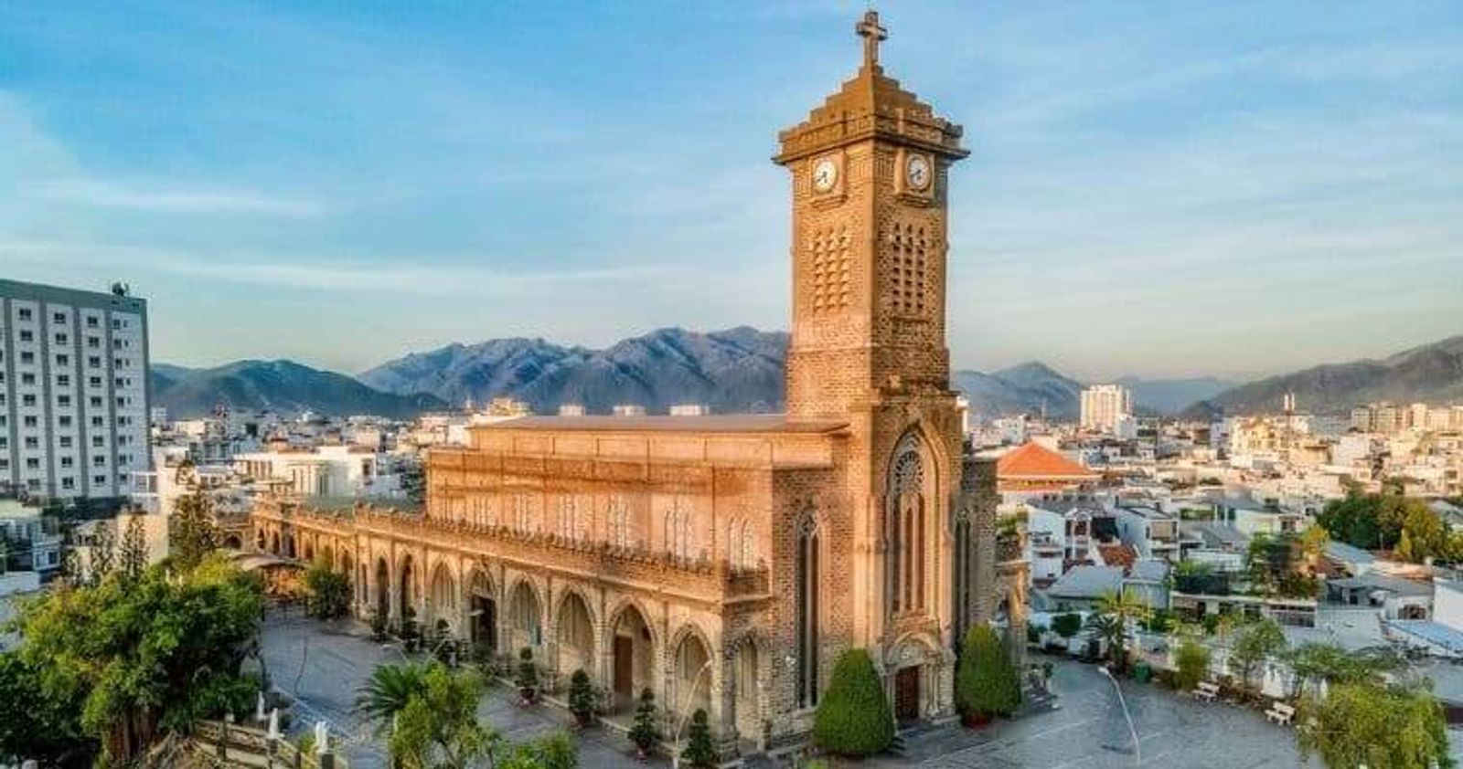 Tour Nha Trang: Tháp Bà Ponagar - Viện Hải Dương Học Kết Hợp Team Building Và Gala Dinner 3N2Đ - nhà thờ đá - 24933