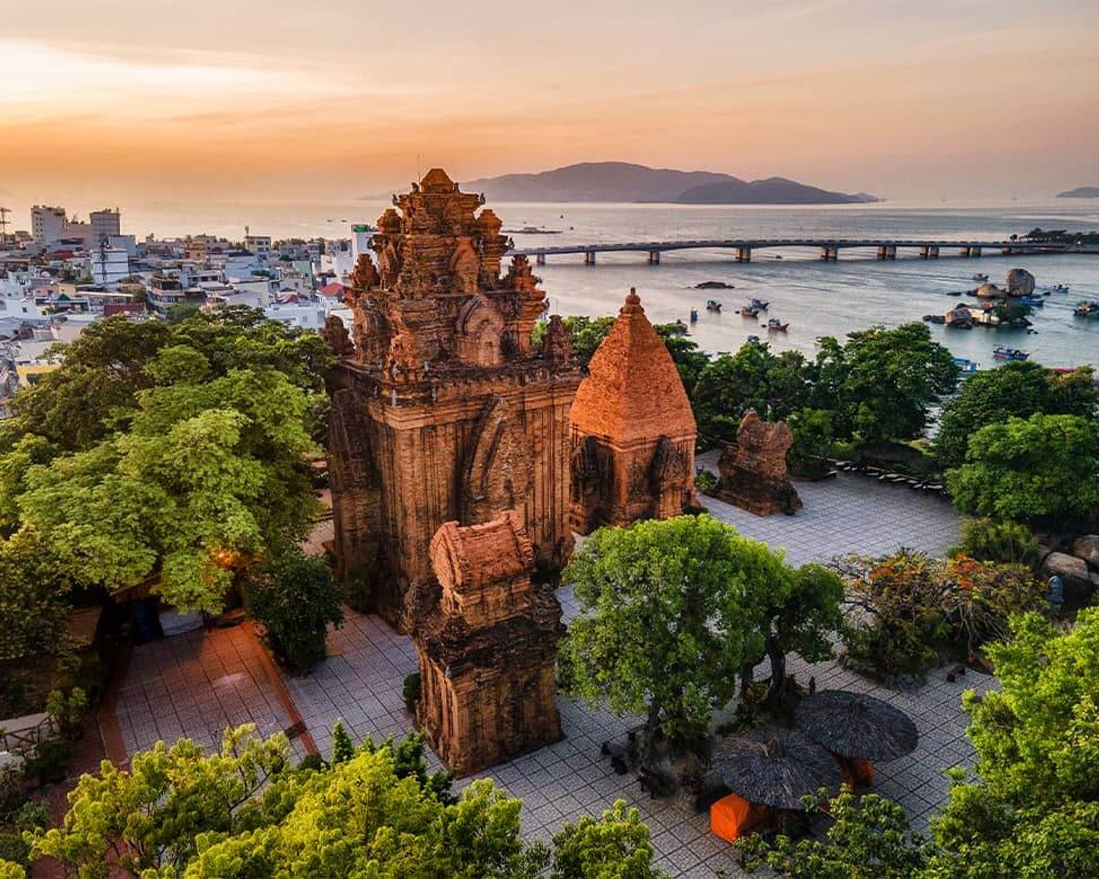 Tour Nha Trang: Tháp Bà Ponagar - Viện Hải Dương Học Kết Hợp Team Building Và Gala Dinner 3N2Đ - Tháp bà Ponagar - 24934