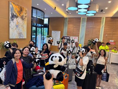 Tour Trung Quốc No Shopping: Thành Đô - Trùng Khánh - Cửu Trại Câu - Đô Giang Yển 6N5Đ - qua-tang-gau-truc-jtravel - 22592