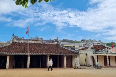 Tour Quảng Ngãi Khám Phá Đảo Lý Sơn - Đình Làng An Hải - 23263