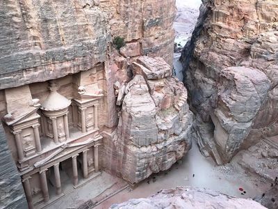 Tour Jordan - Ai Cập 10N9Đ: Aman - Madaba – Petra - Wadirum - Jerash - Cairo Ốc Đảo Bahariya – Sa Mạc Trắng - Treasury (Al-Khazneh) - 23793