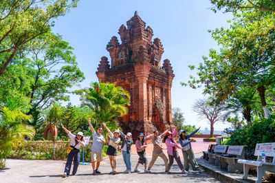 Tour Phú Yên - Cù Lao Mái Nhà 3N3Đ - doan-heineken-tham-quan-thap-nhan - 23899