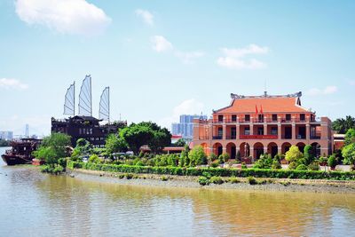 Tour City Tour Hồ Chí Minh - Địa Đạo Củ Chi Trong Ngày - ben-cang-nha-rong - 24107