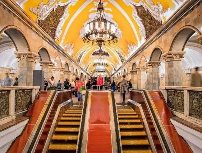 Moscow metro tour - Travel Russia Guide