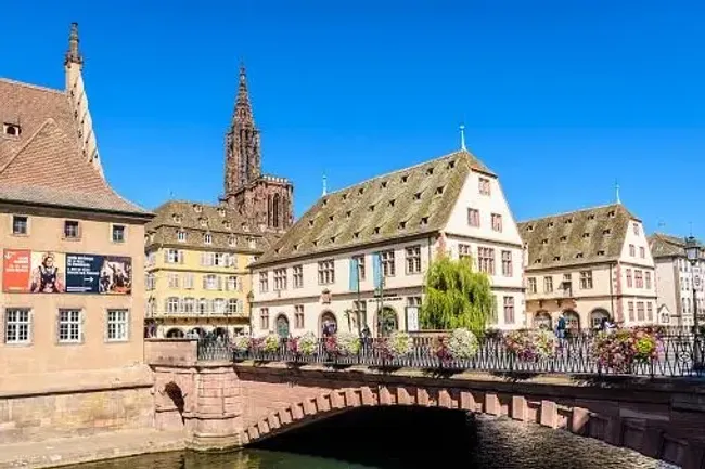 Pont Du Corbeau Trước Bảo Tàng Lịch Sử Ở Strasbourg Pháp Hình ảnh Sẵn có - Tải xuống Hình ảnh Ngay bây giờ - iStock