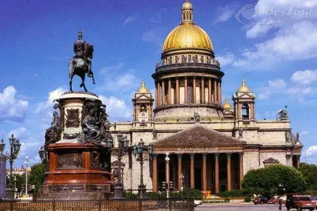 Biểu tượng của thành phố cổ Saint Peterburg - nhà thờ thánh Issac