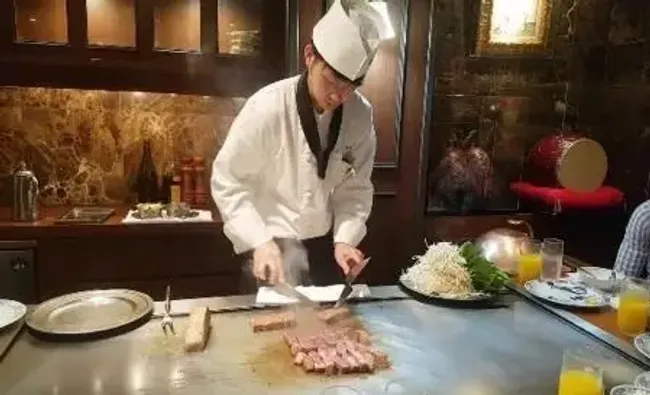 cận cảnh đầu bếp nhật bản nấu bò kobe - YouTube