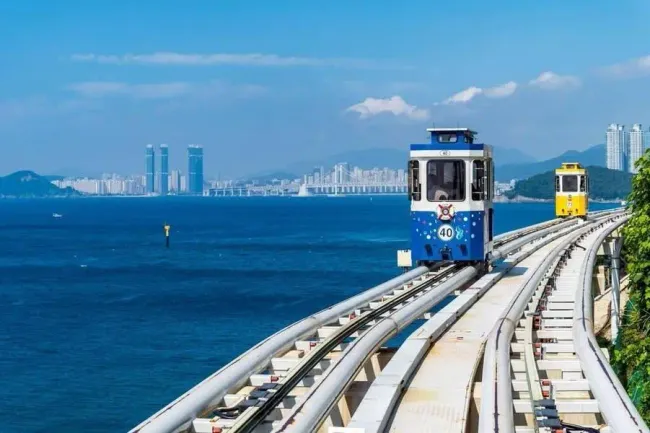 Trải nghiệm tàu Sky Capsule Busan ngắm trọn bờ biển Haeundae
