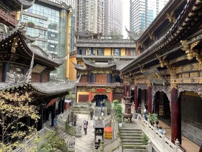 Có thể là hình ảnh về đền thờ