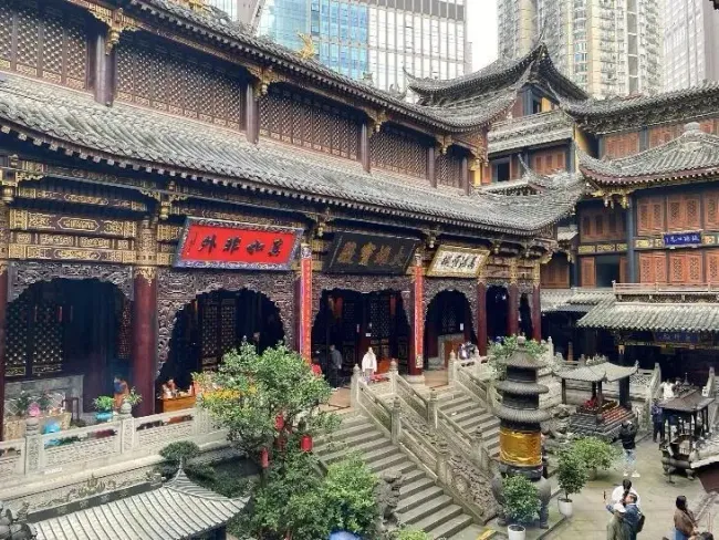 Có thể là hình ảnh về đền thờ